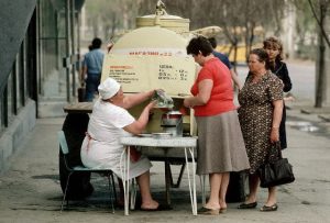 Продажа кваса из бочки. СССР. Вероятно середина 80х