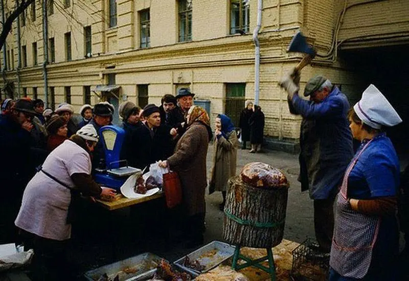 Уличная продажа мяса. СССР. Вероятно середина 80х